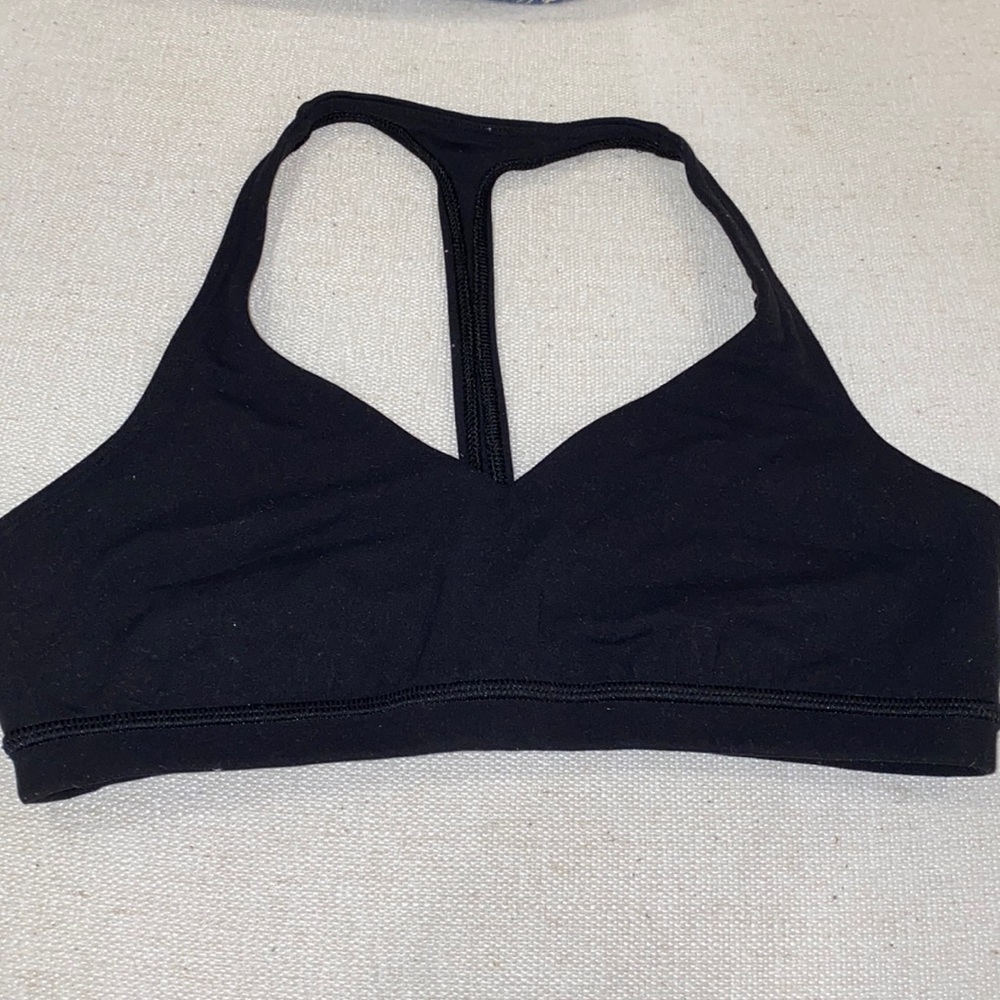 BLACK LULULEMON ARISE BRA